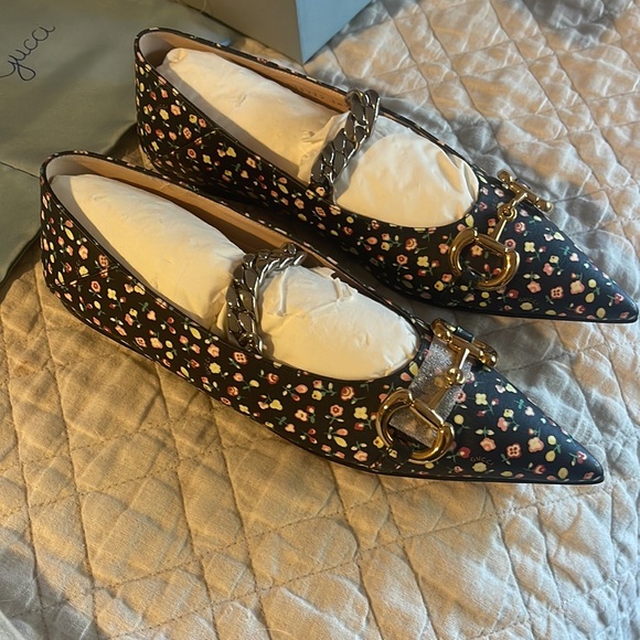 Gucci Liberty of London 38 1/2 infinity black holly print flats NIB size 8 - Picture 2 of 16